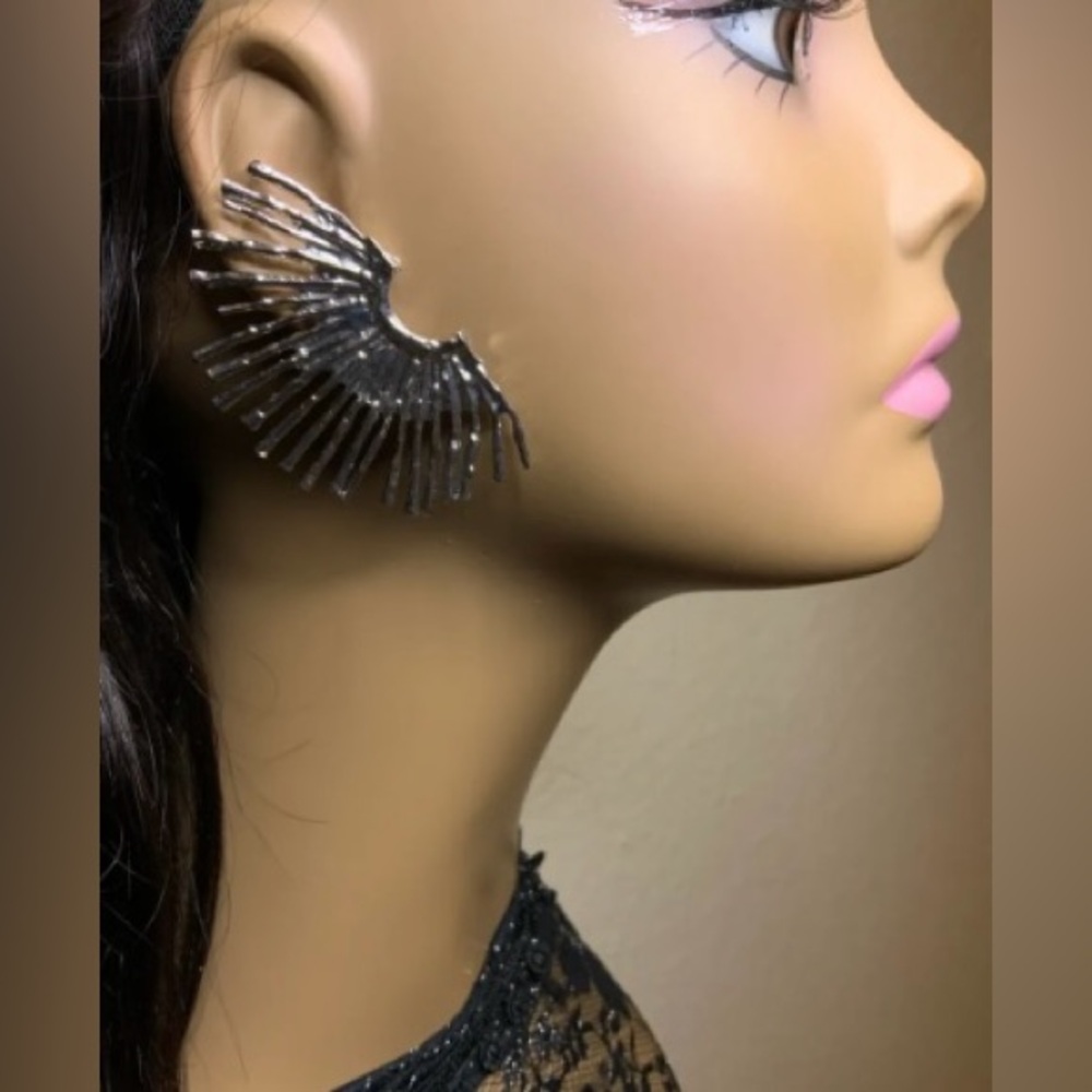 Metal Iconic Textured Earrings